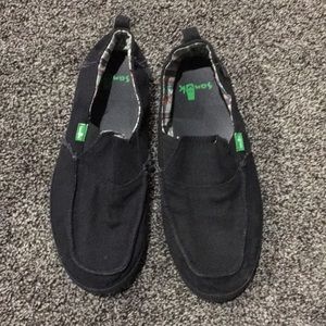 Canvas Sanuk slip ons